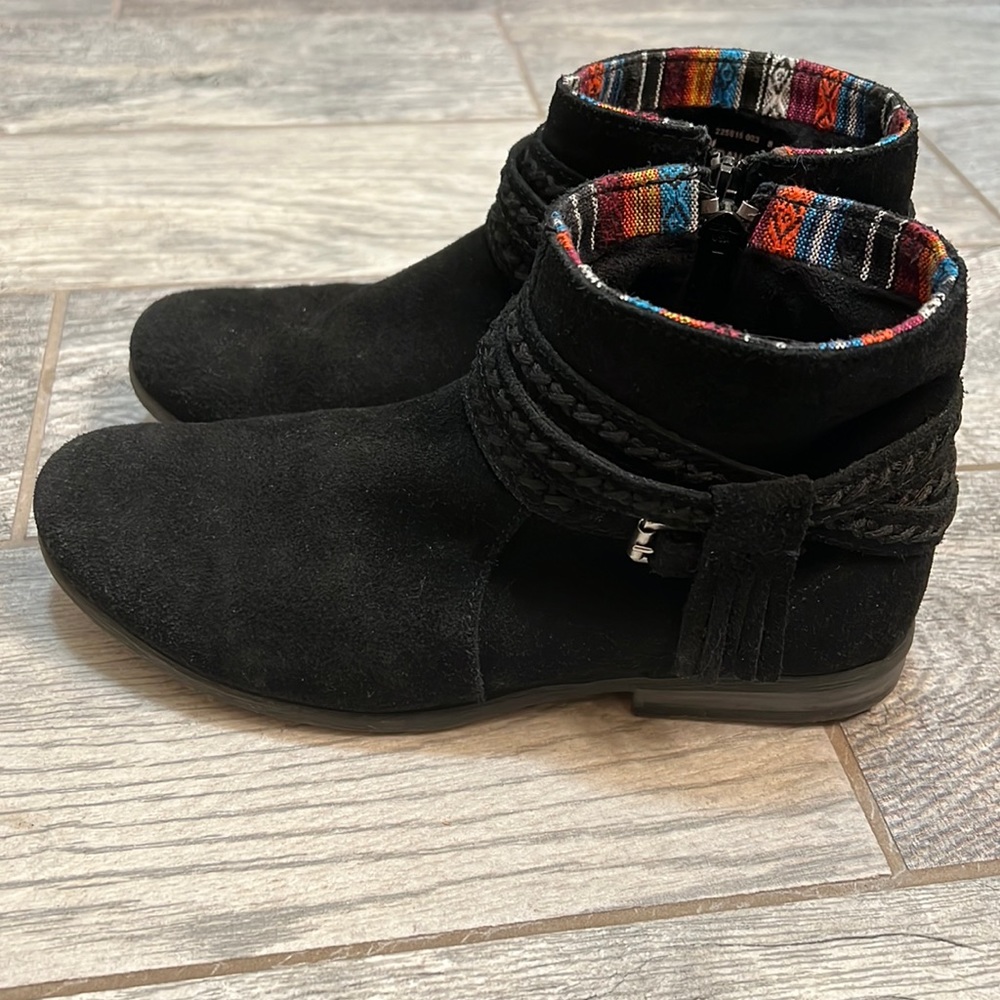 Minnetonka Dixon Black Suede Boots. Size 7